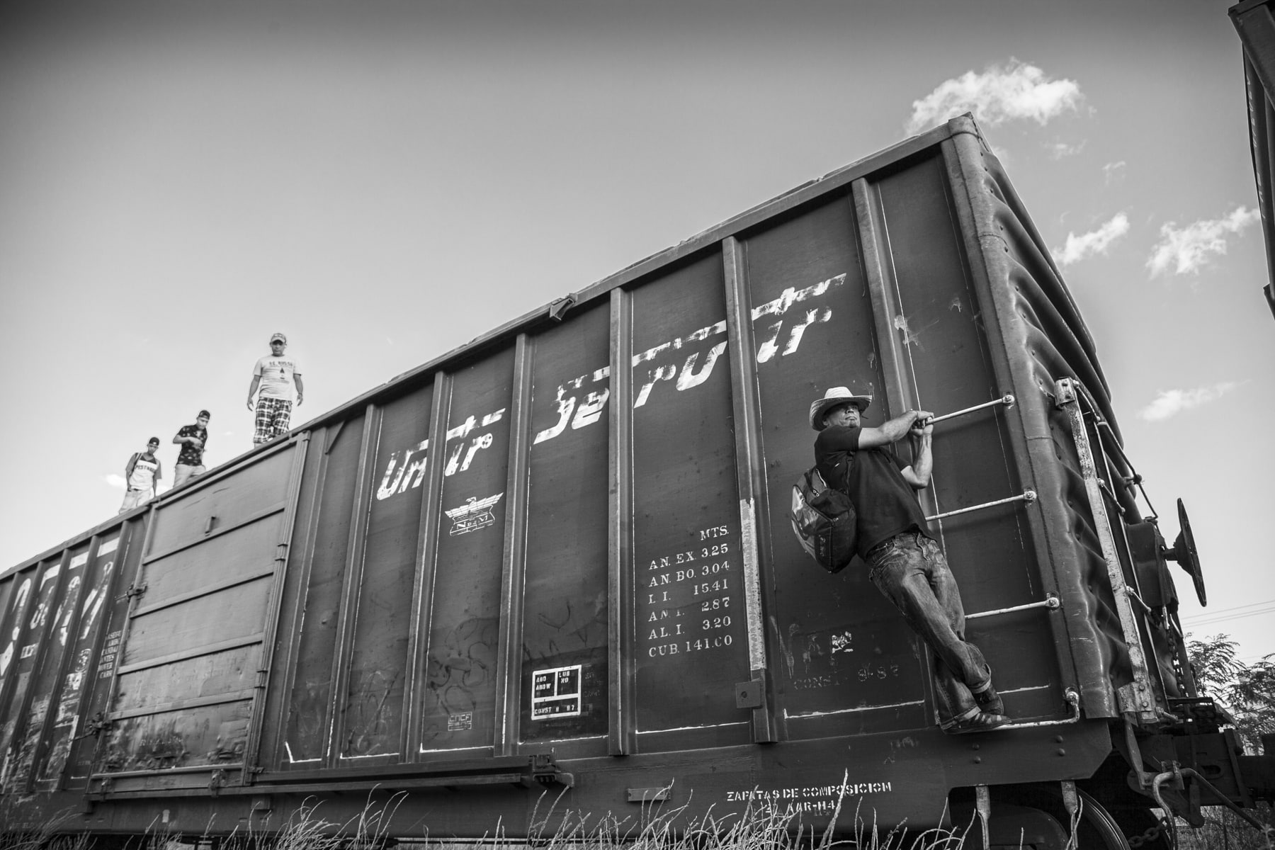 Migrants Jumping Trains in Mexico